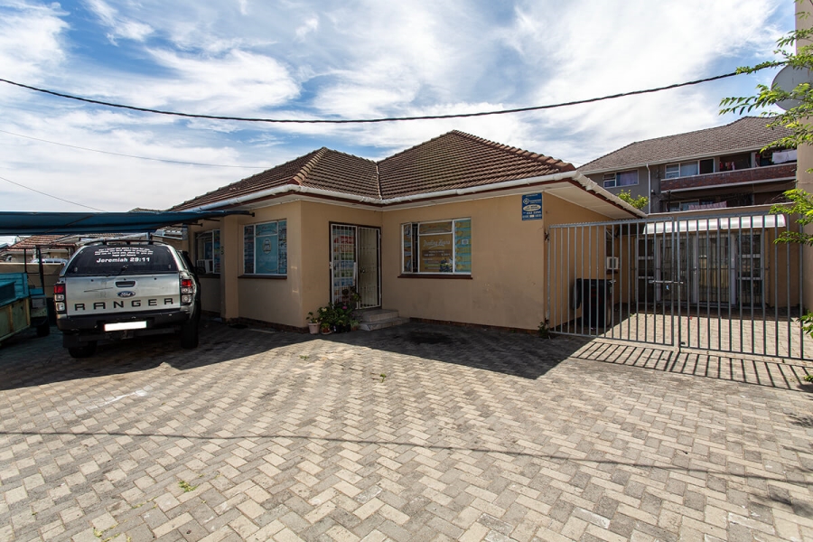 6 Bedroom Property for Sale in Richmond Western Cape